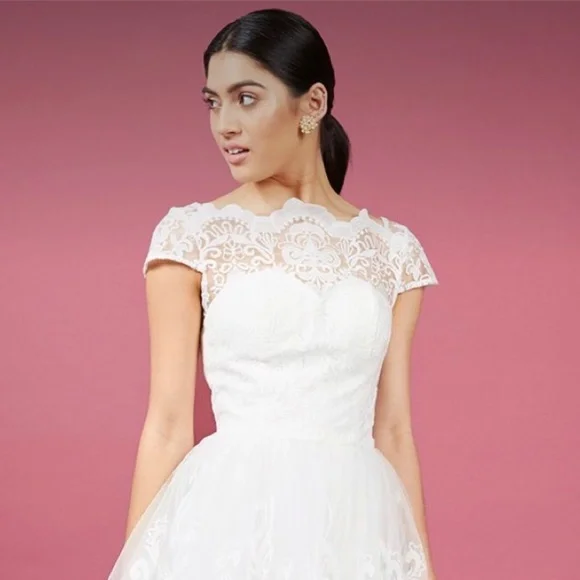chinese dress ladies Petite Lace Overlay Bodice Maxi Wedding Dress in White
